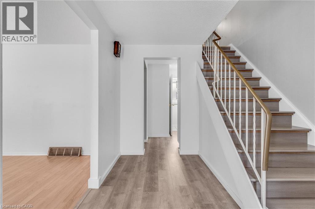 111 MANOR Drive thumbnail 5