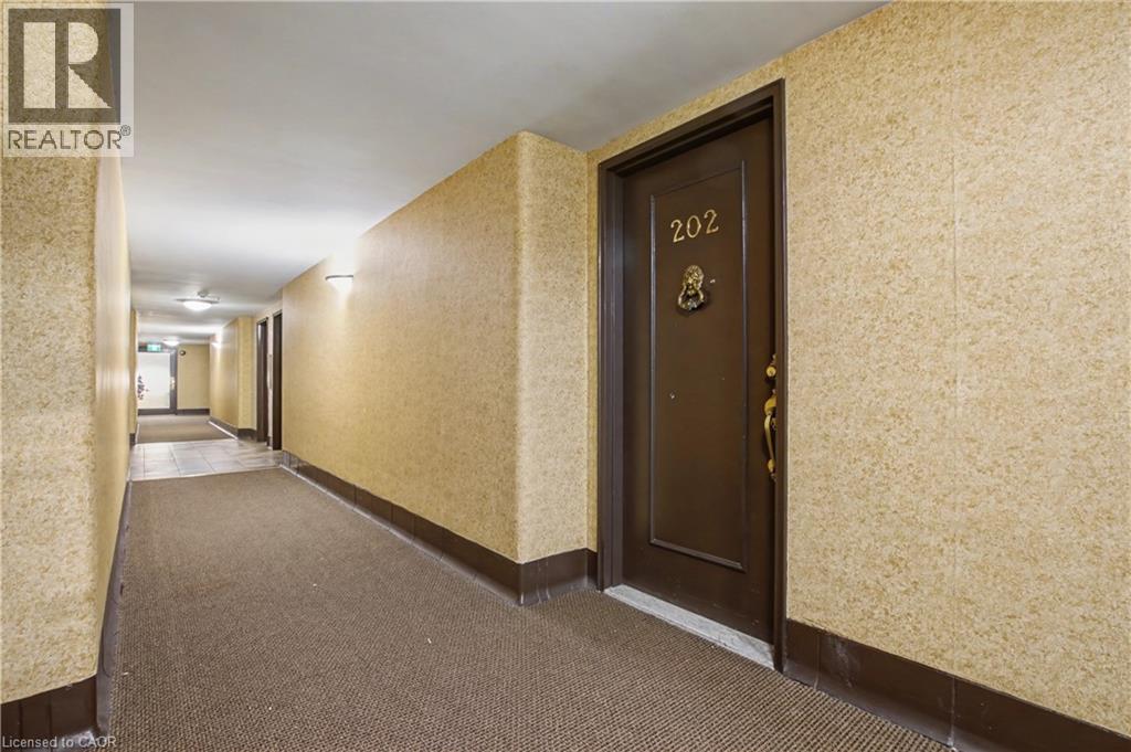 45 WESTMOUNT Road N Unit# 202 thumbnail 8