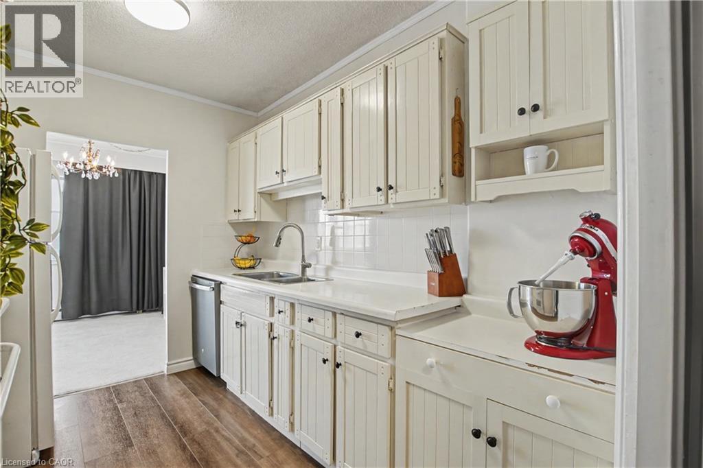 45 WESTMOUNT Road N Unit# 202 thumbnail 13