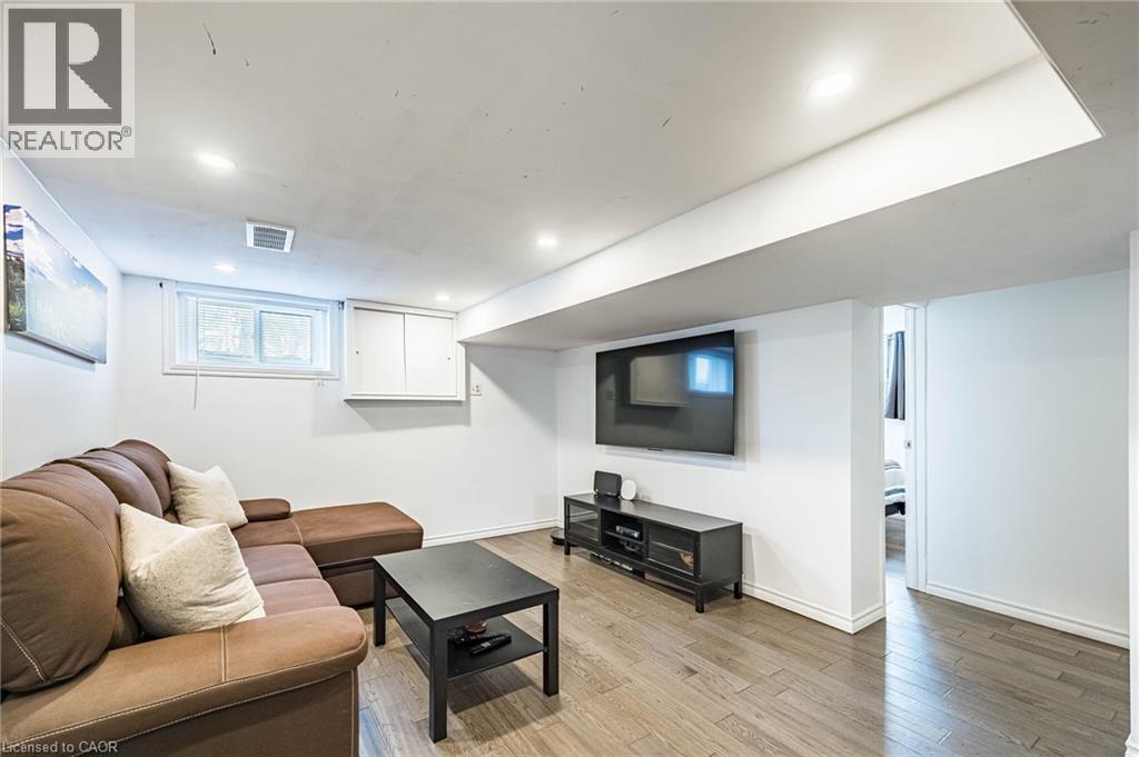 40 N ELLIS Crescent N thumbnail 27