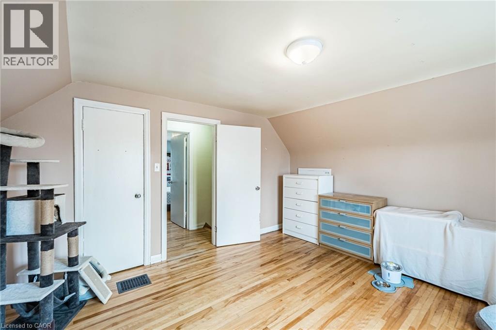 40 N ELLIS Crescent N thumbnail 23