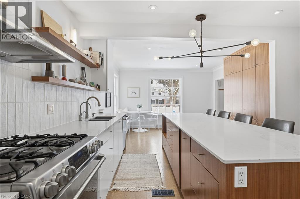 115 ROSLIN Avenue S thumbnail 6