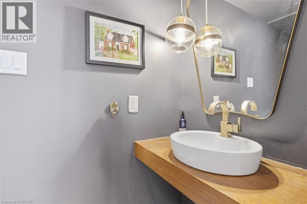 115 ROSLIN Avenue S thumbnail 16