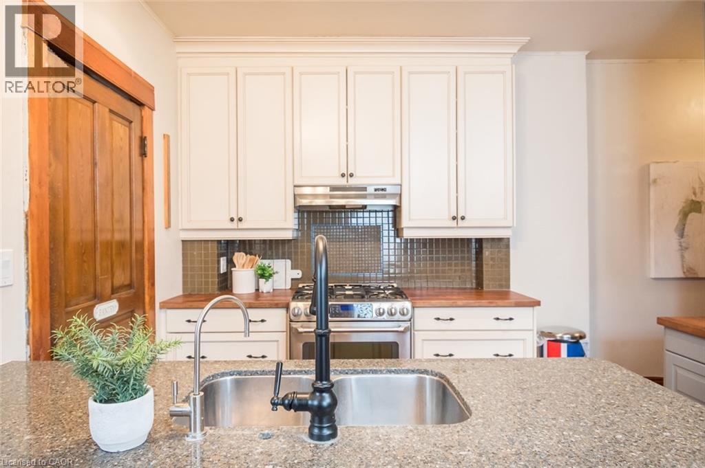 207 WATERLOO Street N thumbnail 16