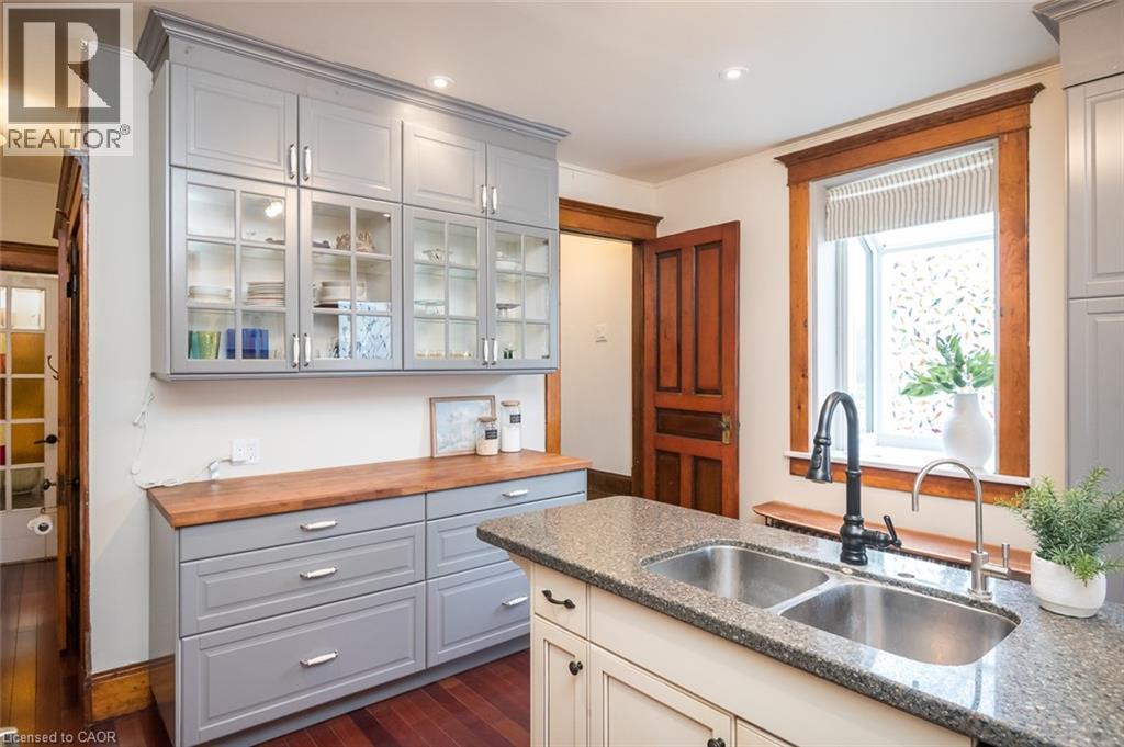 207 WATERLOO Street N thumbnail 18