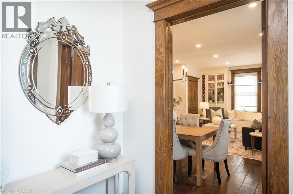 207 WATERLOO Street N thumbnail 2