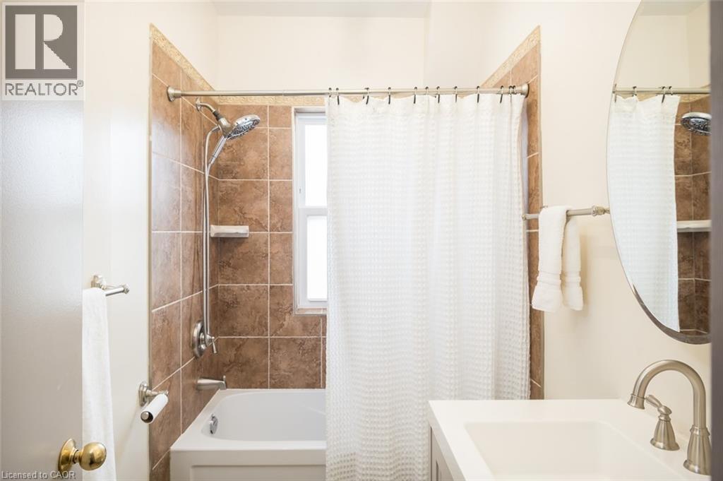 207 WATERLOO Street N thumbnail 32