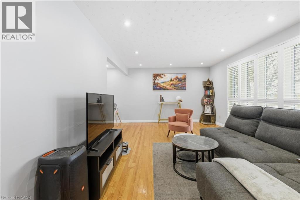 364 ROSELAWN Place thumbnail 4