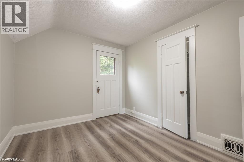 175 REGINA Street N thumbnail 10