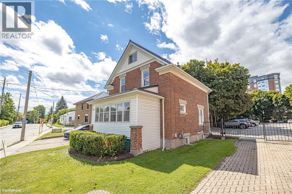 175 REGINA Street N thumbnail 2