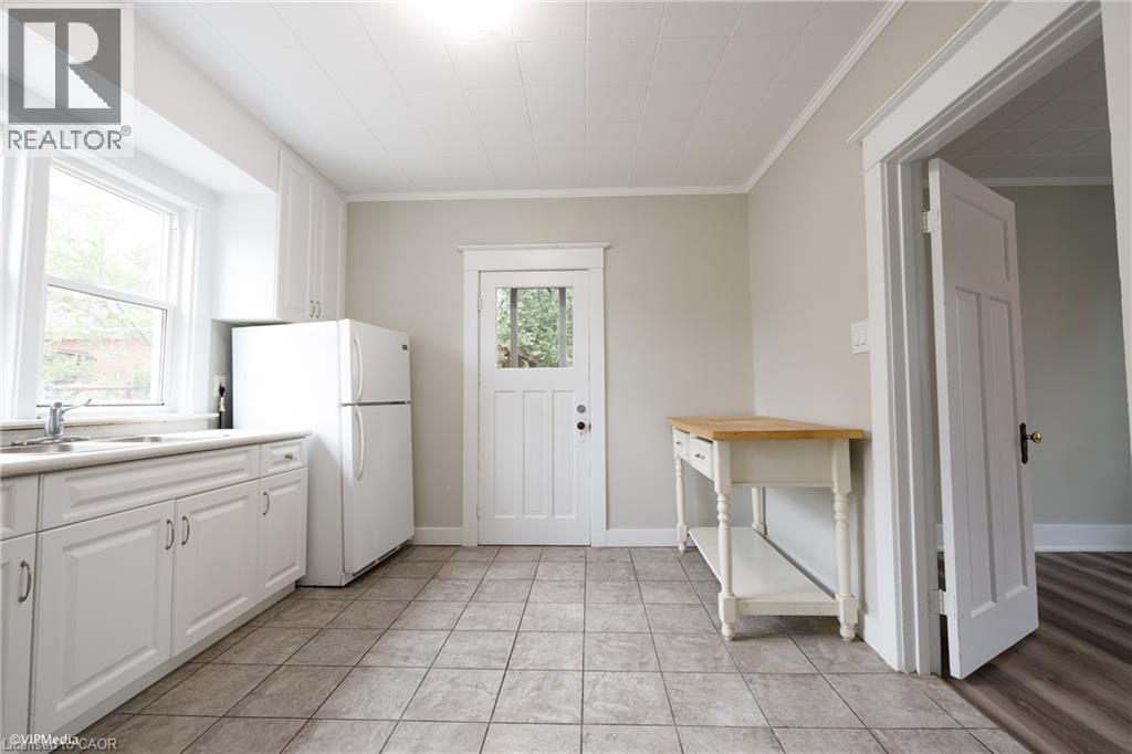 175 REGINA Street N thumbnail 4