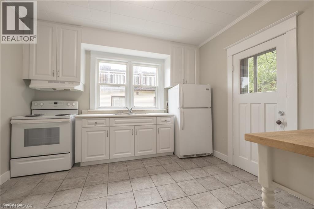 175 REGINA Street N thumbnail 3