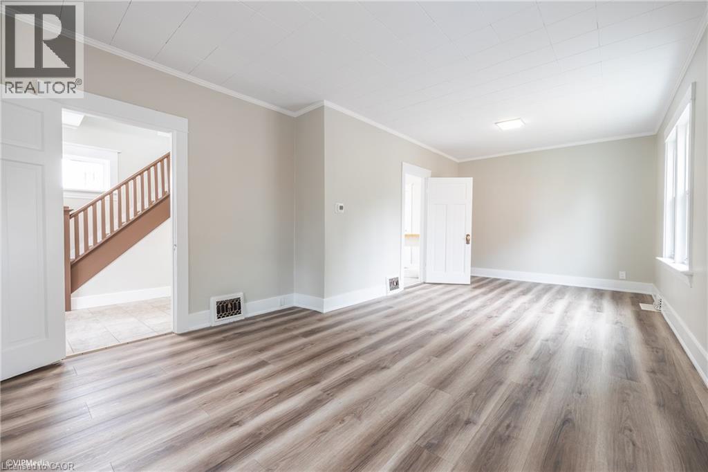 175 REGINA Street N thumbnail 18