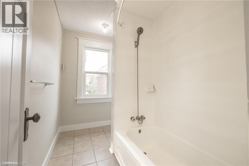 175 REGINA Street N thumbnail 8