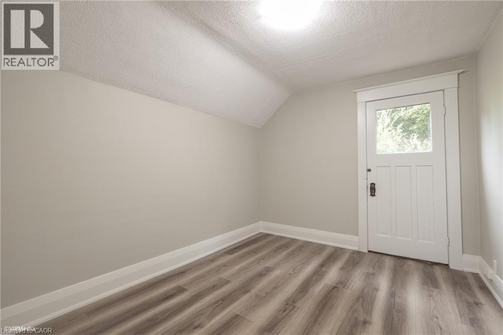 175 REGINA Street N thumbnail 11