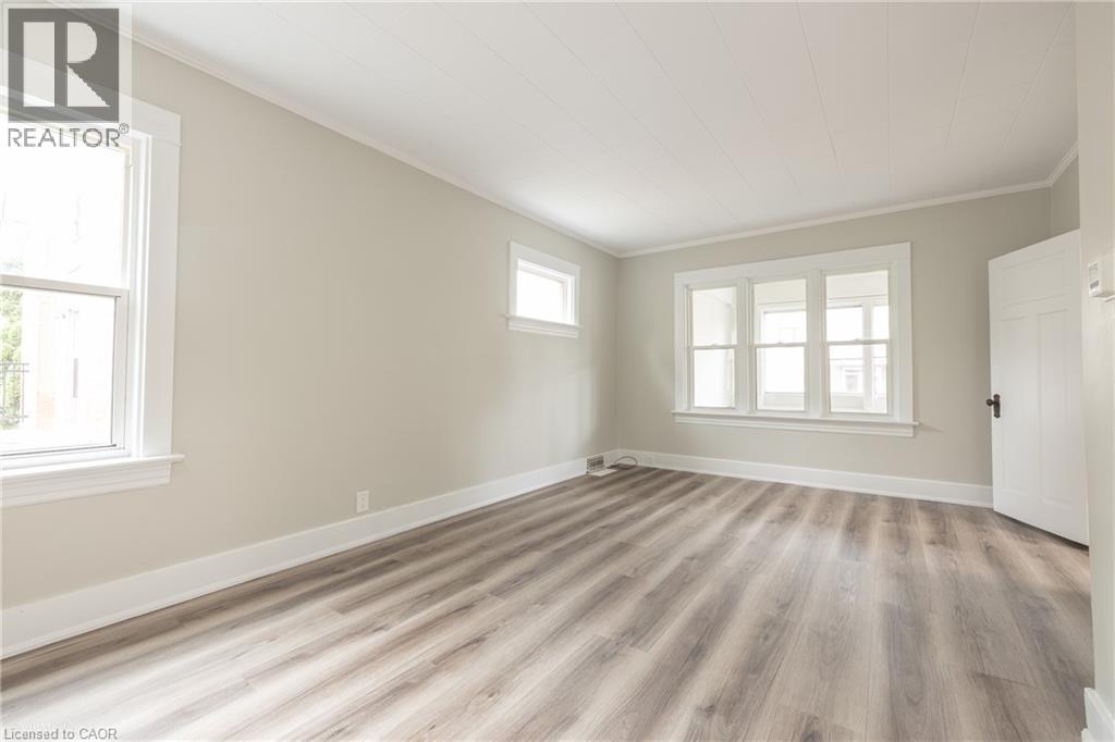 175 REGINA Street N thumbnail 19