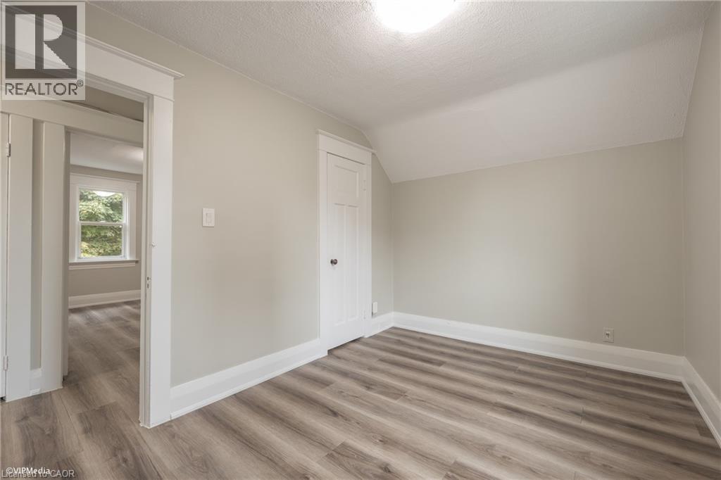 175 REGINA Street N thumbnail 13