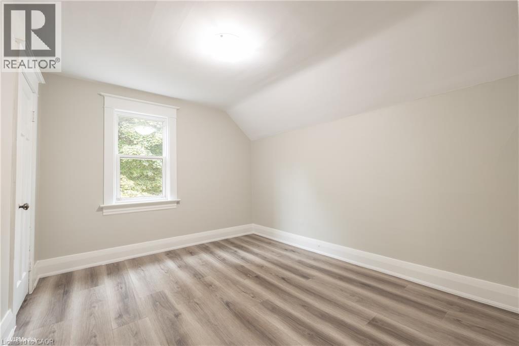 175 REGINA Street N thumbnail 14