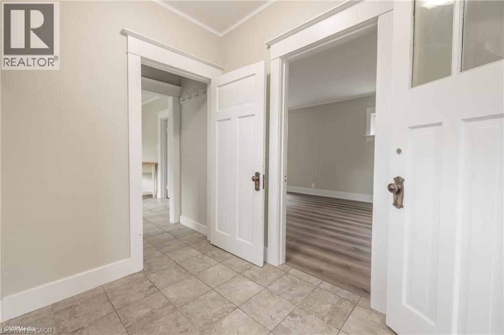 175 REGINA Street N thumbnail 23