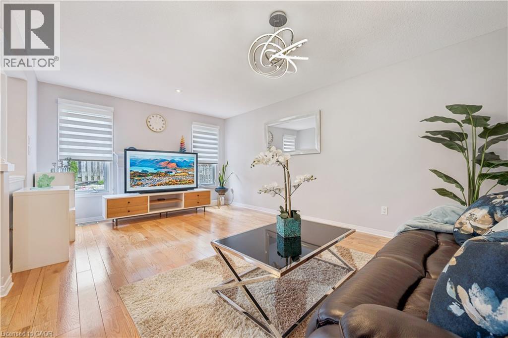 202 SLEAFORD Street thumbnail 10