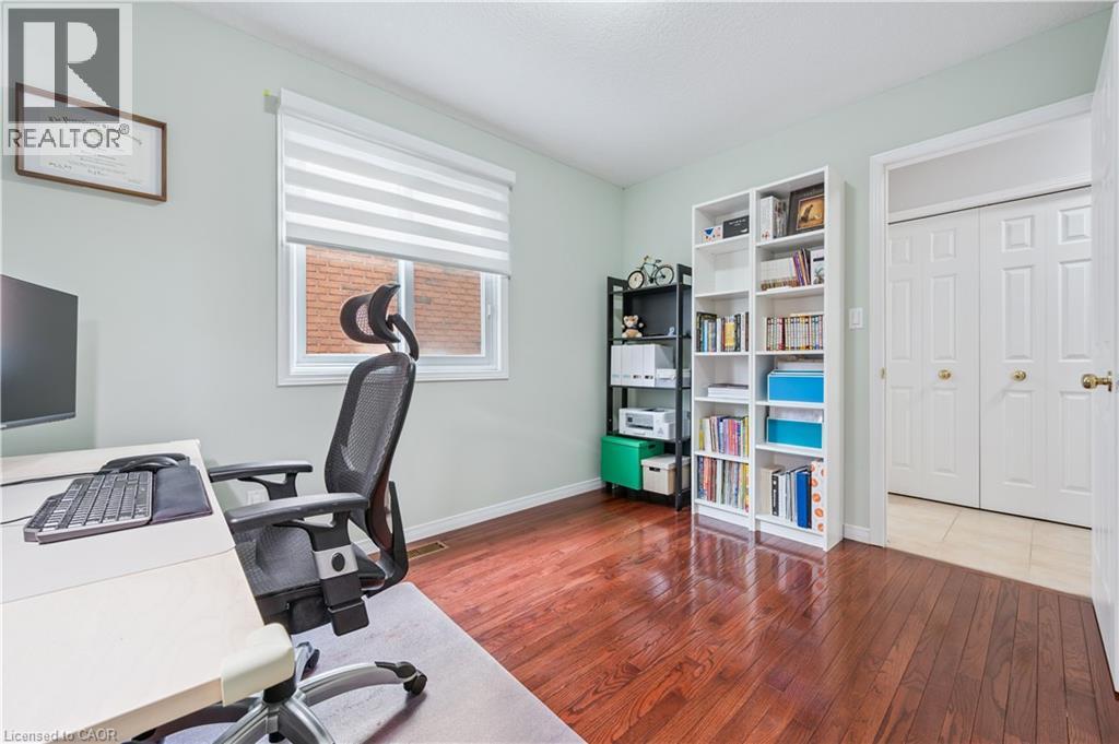 202 SLEAFORD Street thumbnail 19