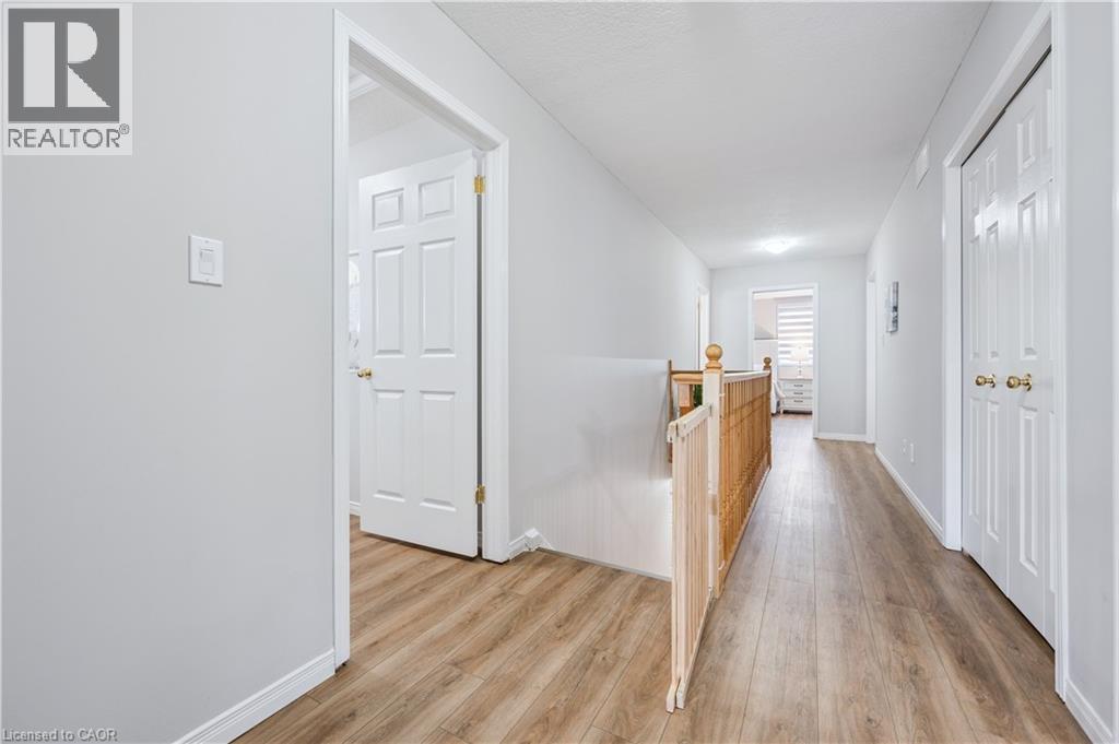 202 SLEAFORD Street thumbnail 21