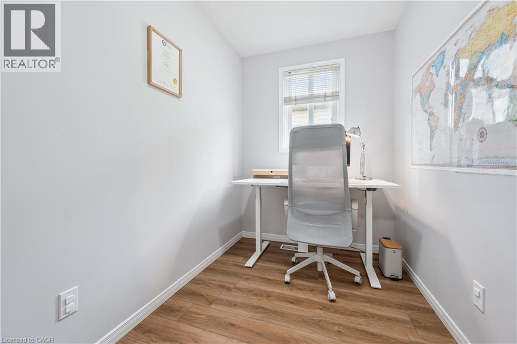 202 SLEAFORD Street thumbnail 22