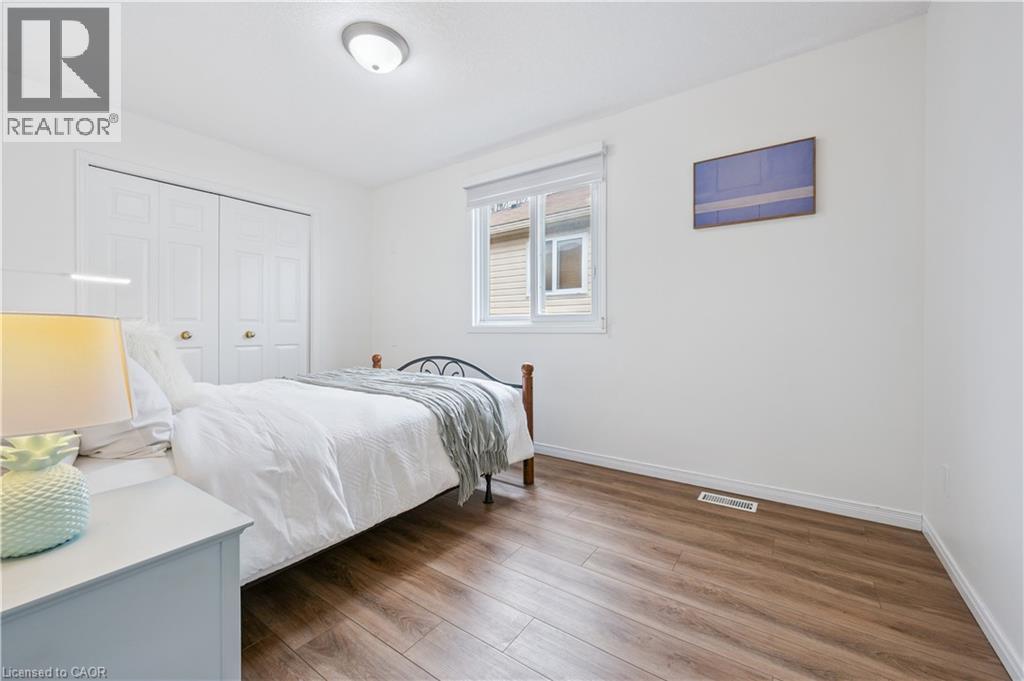 202 SLEAFORD Street thumbnail 23