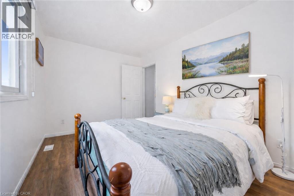 202 SLEAFORD Street thumbnail 24