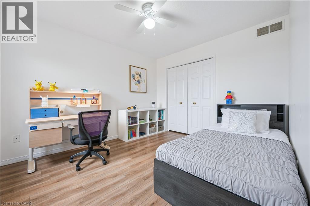 202 SLEAFORD Street thumbnail 25