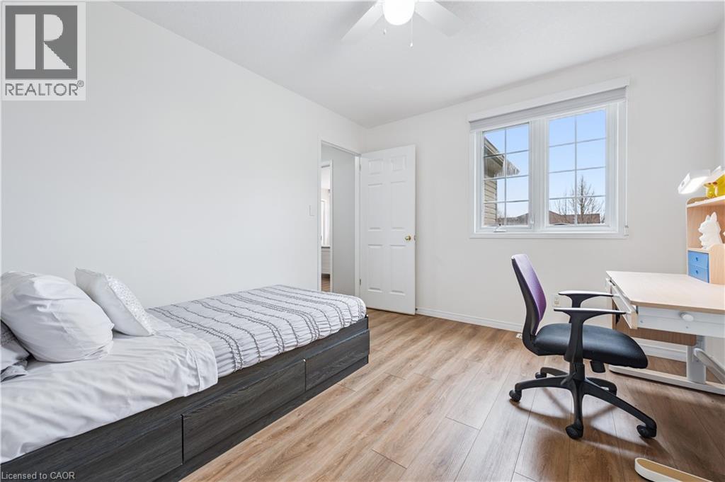 202 SLEAFORD Street thumbnail 26