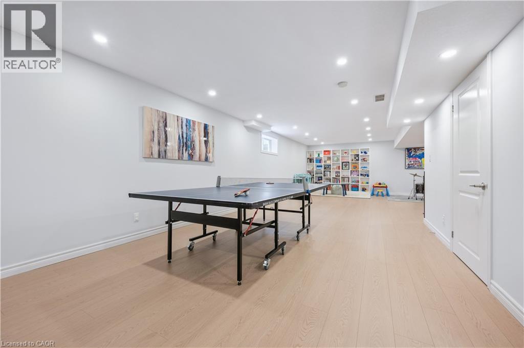 202 SLEAFORD Street thumbnail 34