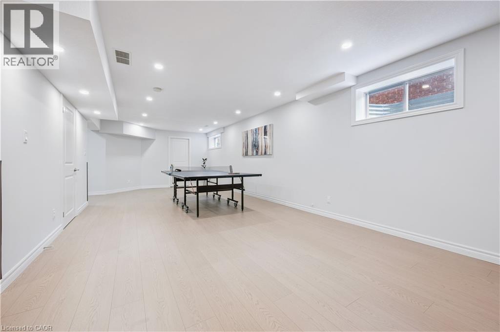 202 SLEAFORD Street thumbnail 36