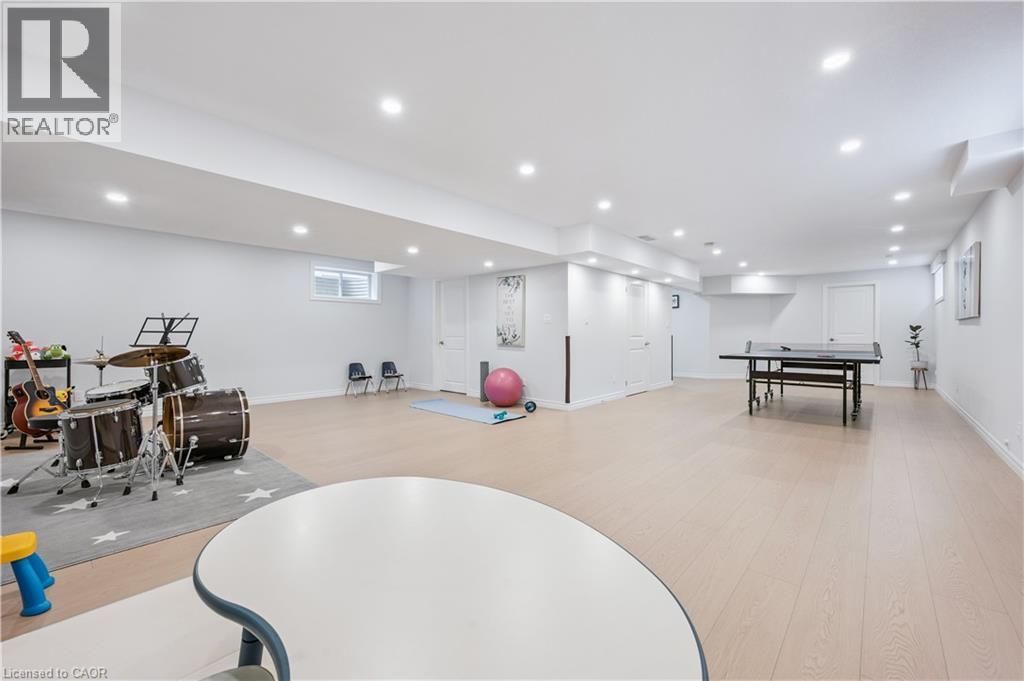 202 SLEAFORD Street thumbnail 39