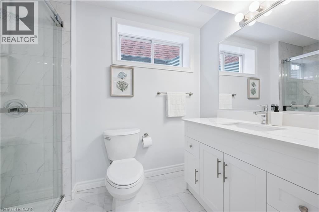 202 SLEAFORD Street thumbnail 40