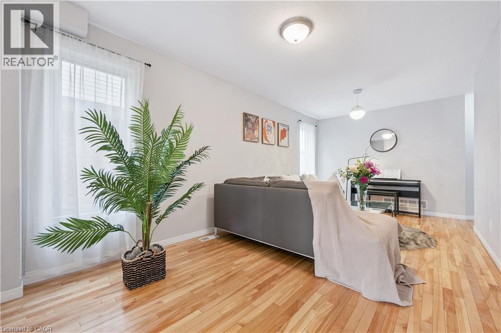 202 SLEAFORD Street thumbnail 6