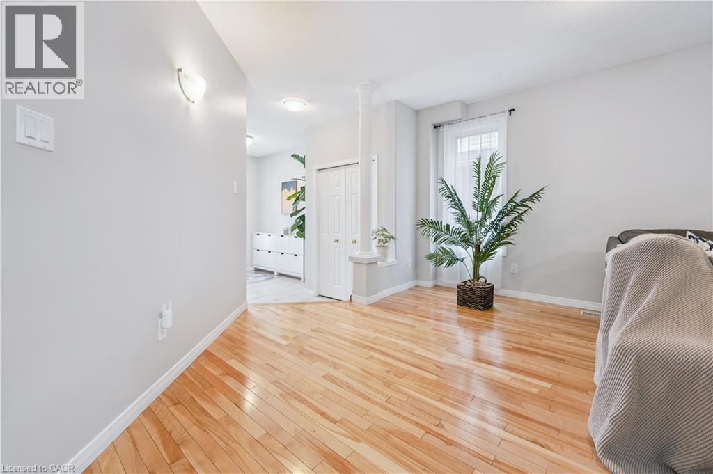 202 SLEAFORD Street thumbnail 7