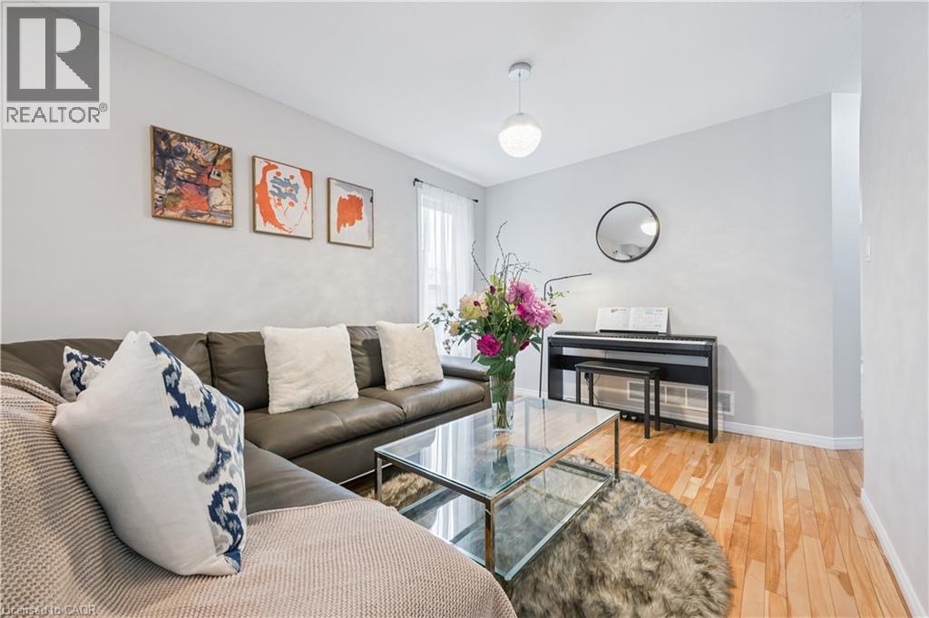 202 SLEAFORD Street thumbnail 8