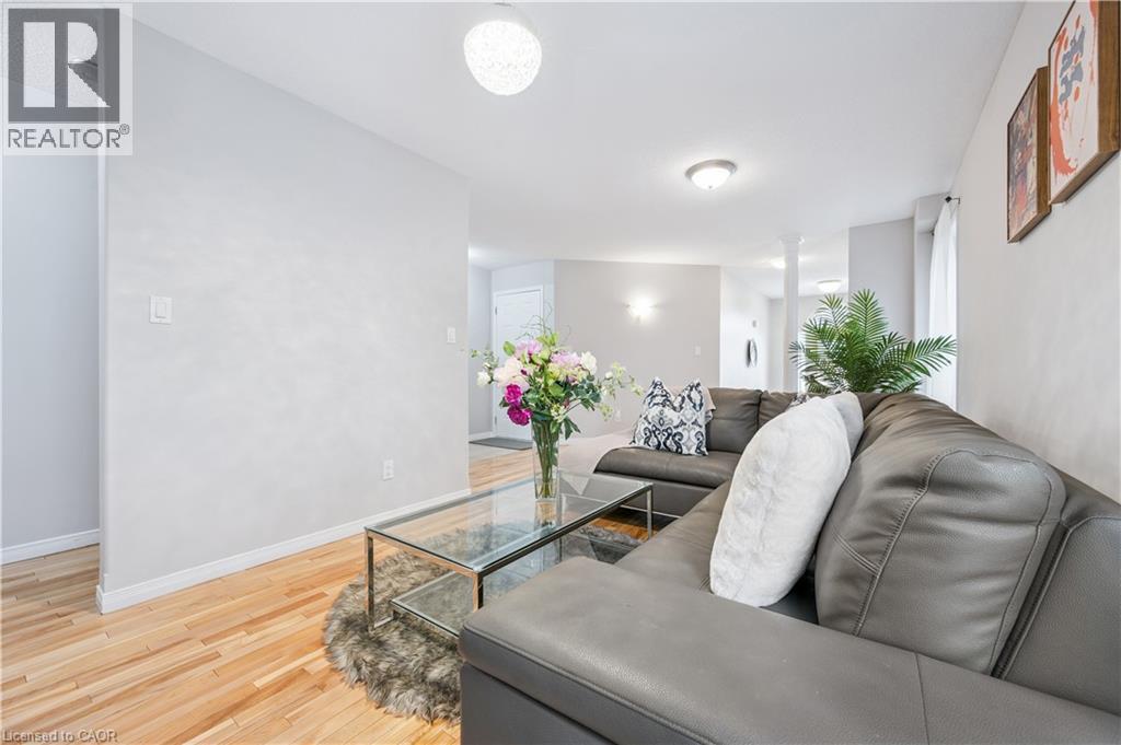 202 SLEAFORD Street thumbnail 9