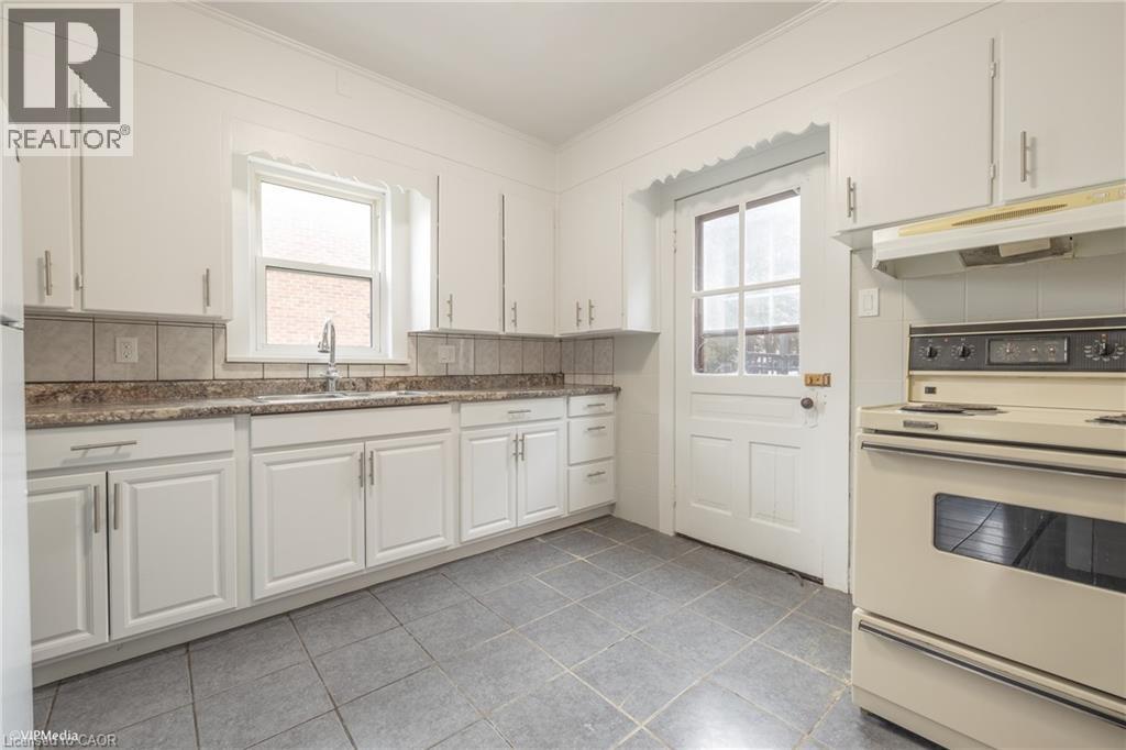 177 REGINA Street N thumbnail 3