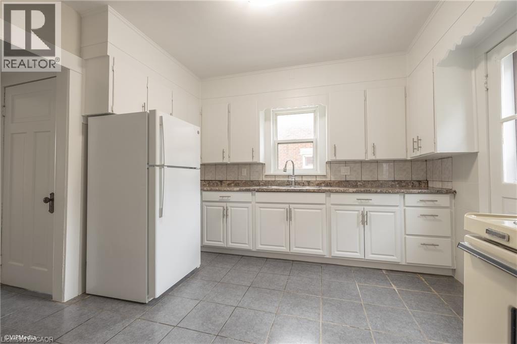 177 REGINA Street N thumbnail 4