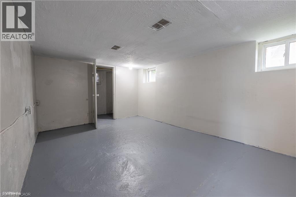 177 REGINA Street N thumbnail 20