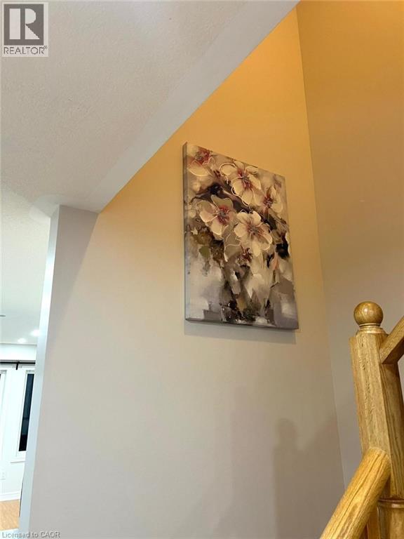 570 LINDEN Drive Unit# 3 thumbnail 2