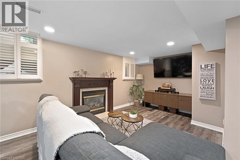 477 BURNETT Avenue thumbnail 31