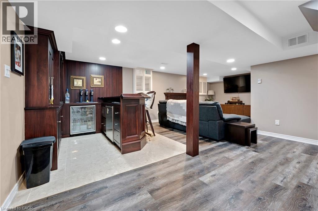 477 BURNETT Avenue thumbnail 32