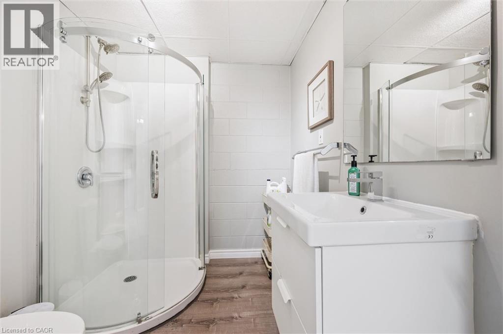 423 CADBURY Court Unit# A thumbnail 32