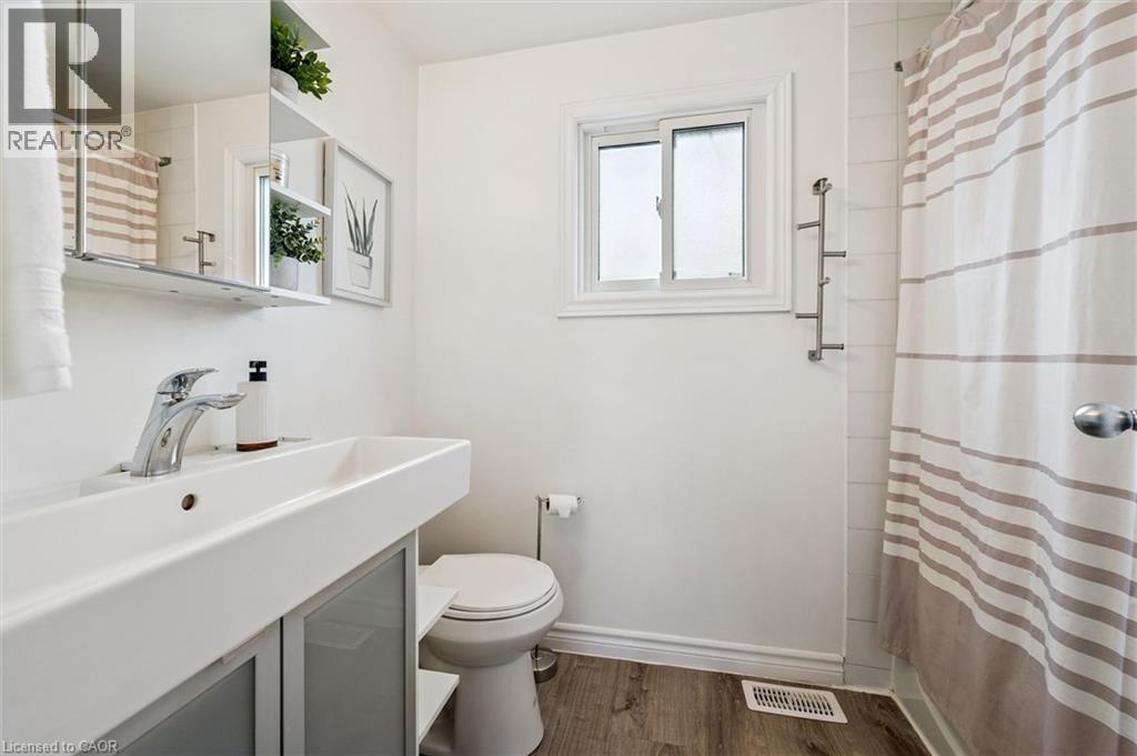 423 CADBURY Court Unit# A thumbnail 23