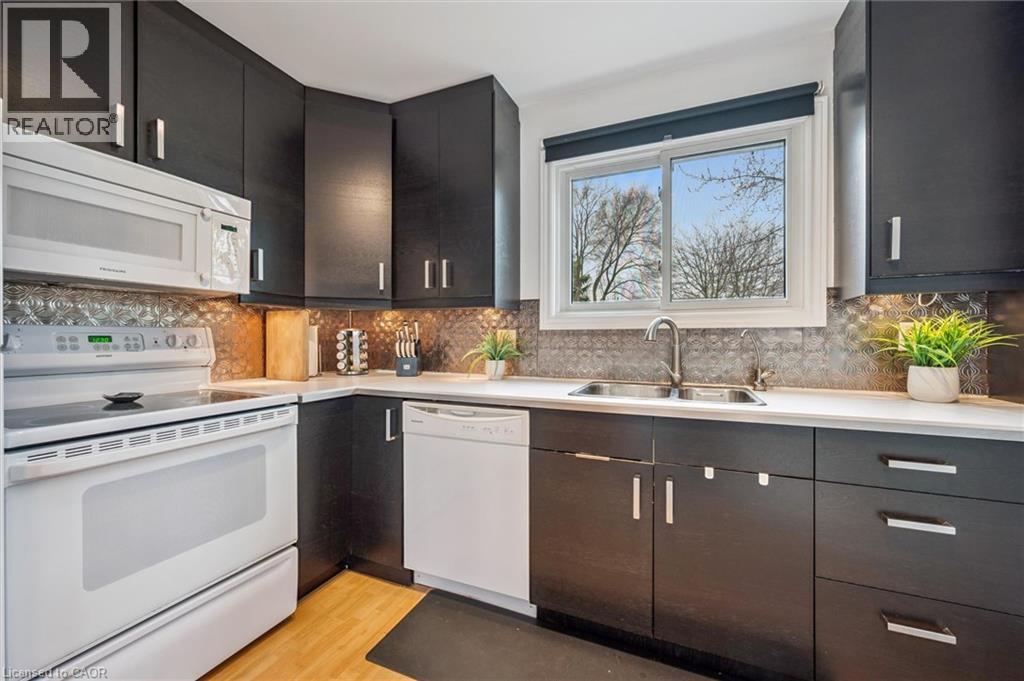 423 CADBURY Court Unit# A thumbnail 16