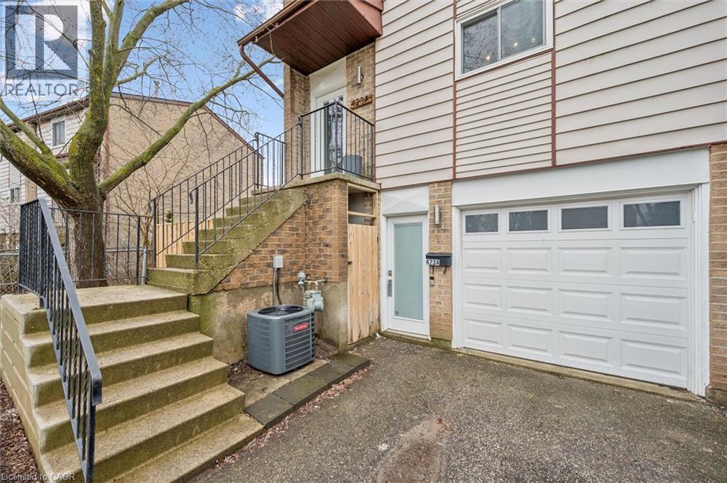 423 CADBURY Court Unit# A thumbnail 35