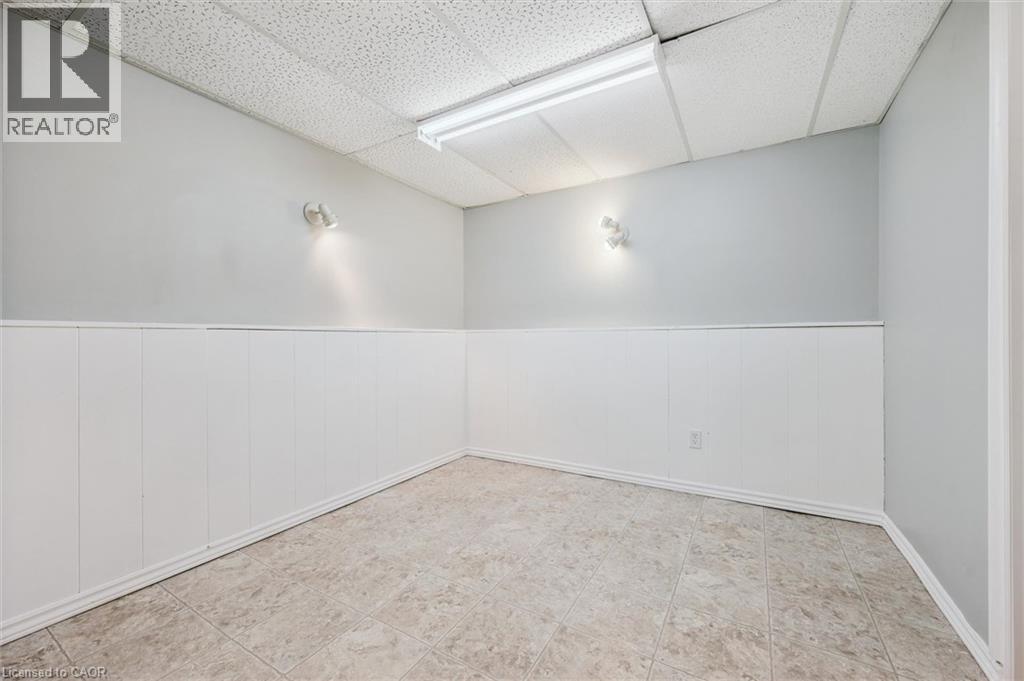 423 CADBURY Court Unit# A thumbnail 29